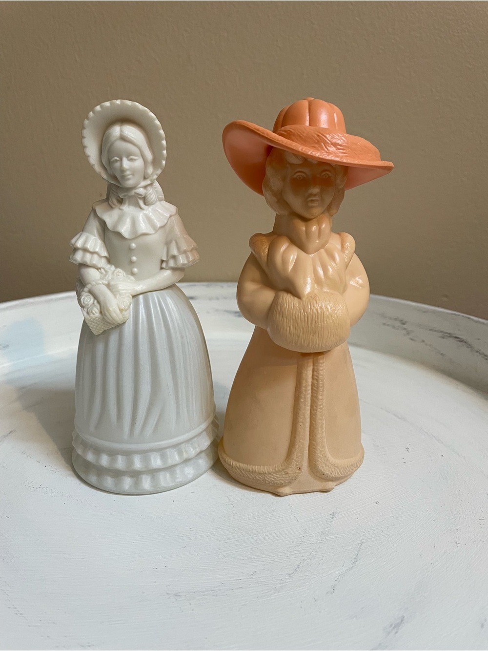 🌸🌸🌸Vintage 1970’s AVON Perfume Bottles! White & Peach🌸🌸🌸
